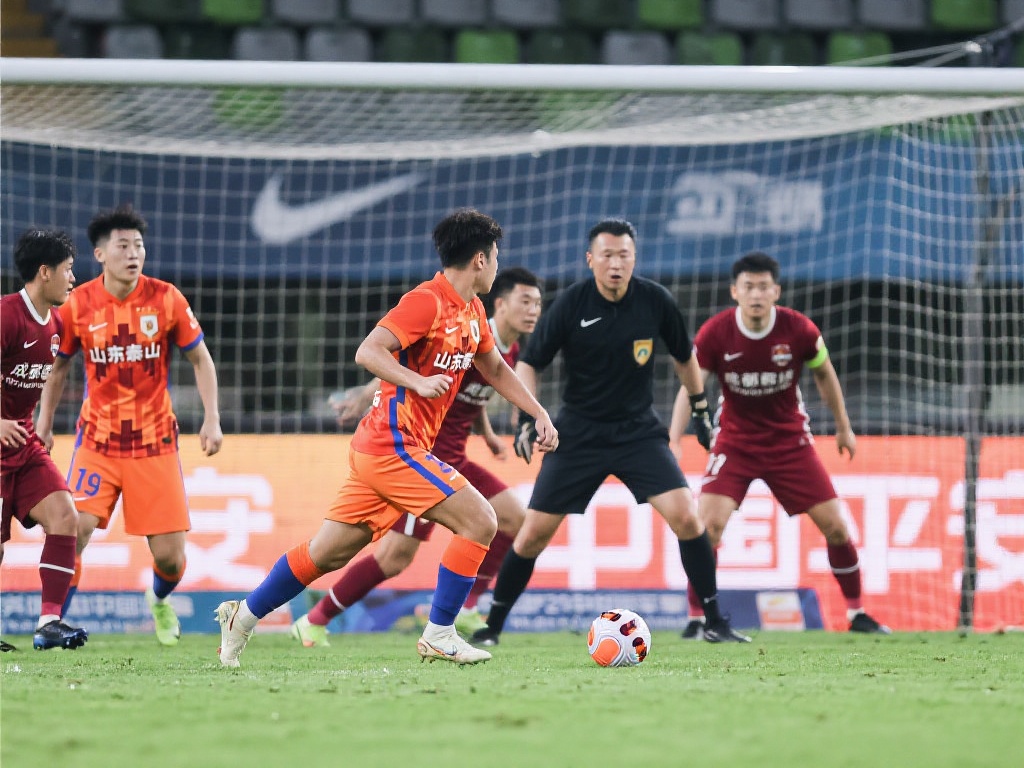 成都蓉城力克山东泰山斩获联赛首胜